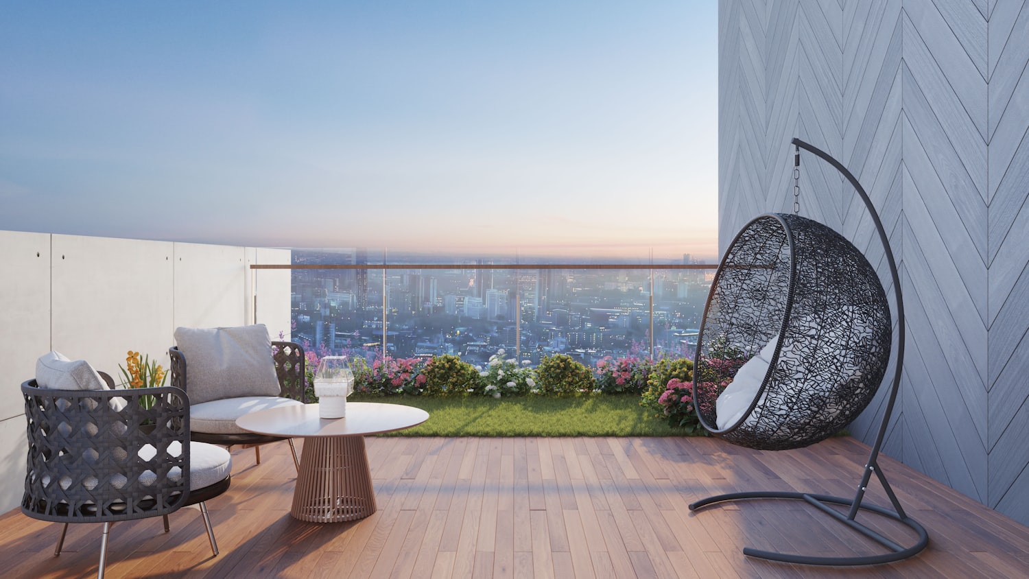 Terraza amueblada de una vivienda en altura con vistas abiertas a la ciudad.